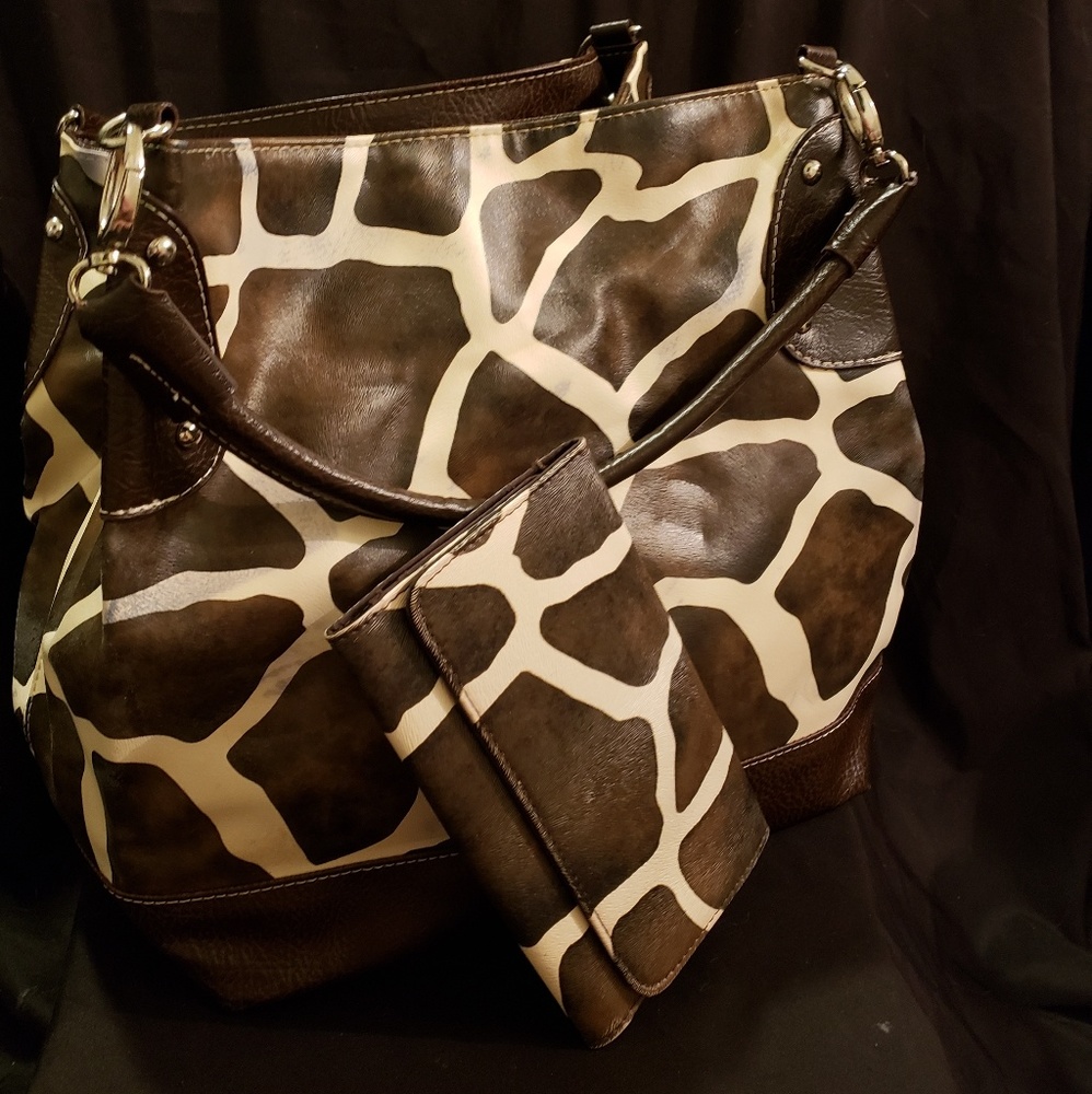 Giraffe Print Shoulder Bag & Wallet